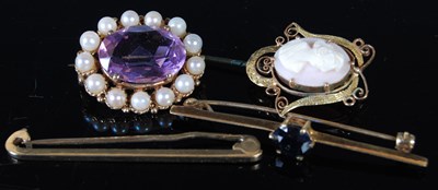 Lot 65 - A 9ct gold amethyst and pearl set oval brooch;...