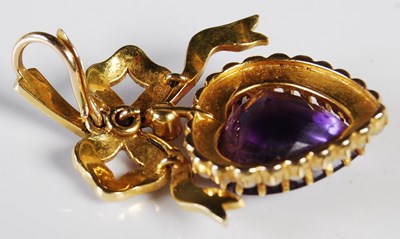 Lot 51 - A yellow metal split pearl and polished...