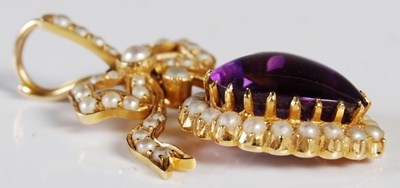 Lot 51 - A yellow metal split pearl and polished...