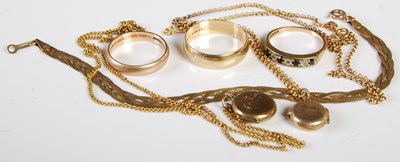 Lot 304 - Three assorted 9ct gold rings, gross weight...