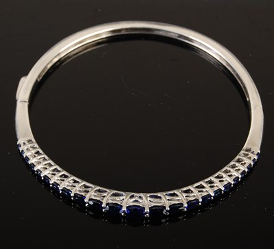 Lot 43 - A white metal and synthetic sapphire single...