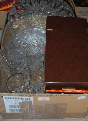 Lot 495 - A box of mixed glassware to include a Webb...