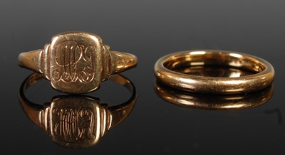 Lot 44 - An 18ct gold wedding ring, size O, 3.9 grams;...