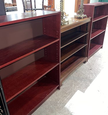 Lot 805 - An early 20th century mahogany open bookcase...