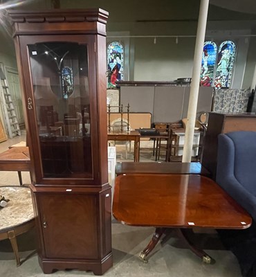 Lot 815 - A group of furniture to include a reproduction...