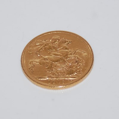 Lot 648 - A George V gold sovereign, dated 1915.