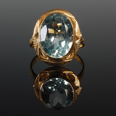 Lot 572 - A yellow metal and blue topaz single stone...