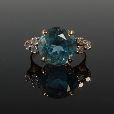 Lot 50 - A yellow metal, aquamarine and diamond set...