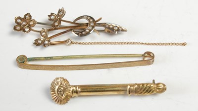 Lot 43 - A group of three yellow metal brooches, to...