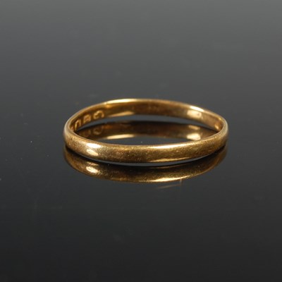 Lot 62 - A 22ct gold ring, size N, 1.3 grams.