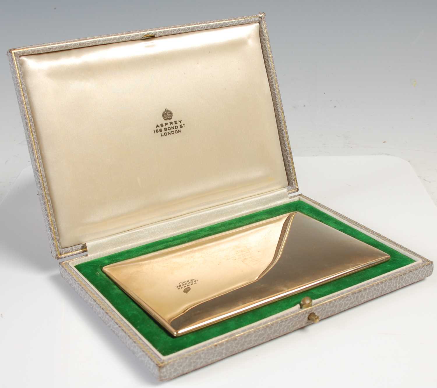 Lot 672 - A 9ct gold cigarette case, Asprey, London,...