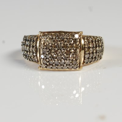 Lot 302 - A 9ct gold and diamond cluster ring, total...