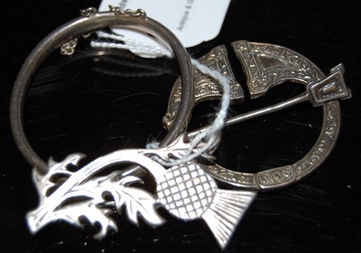 Lot 51 - A group of Scottish silver jewellery to...