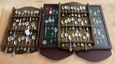 Lot 767 - A box containing four trays of assorted...