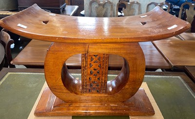Lot 968 - An antique tribal African Ashanti carved and...