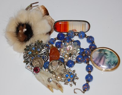 Lot 95 - Box - assorted costume jewellery to include...