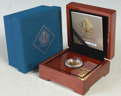 Lot 225 - A boxed Royal Mint Queens Diamond Jubilee...