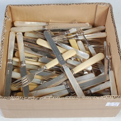 Lot 517 - A collection of assorted silver bladed and...