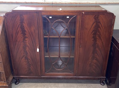 Lot 521 - An early 20th century mahogany display cabinet,...