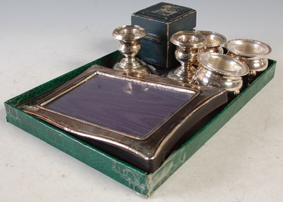 Lot 156 - A collection of silver ware to include a cased...