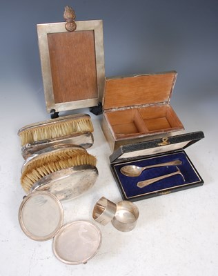 Lot 259F - A box of assorted silver to include a...