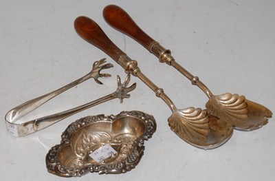 Lot 153 - A silver quatrefoil-shaped bonbon dish, a pair...