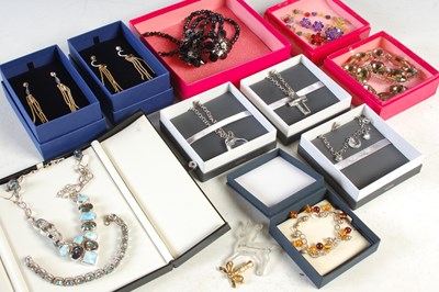 Lot 106 - A collection of costume jewellery to include...