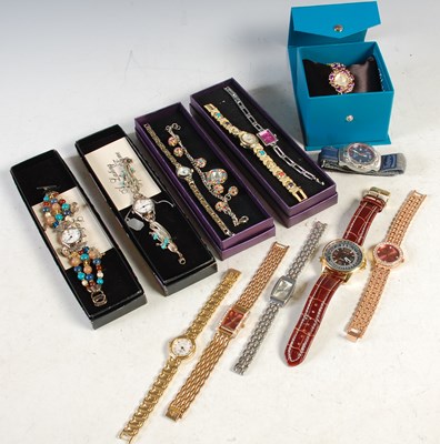 Lot 112 - A box of assorted gentlemans and ladies...