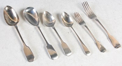 Lot 170 - A collection of assorted silver flatware, 39.1...