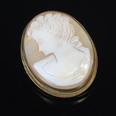 Lot 211 - A gilt metal mounted oval cameo brooch, 39mm...