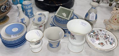 Lot 588 - A collection of assorted Wedgwood ceramics to...