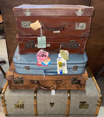 Lot 842 - A vintage blonde wood and brass mounted cabin...