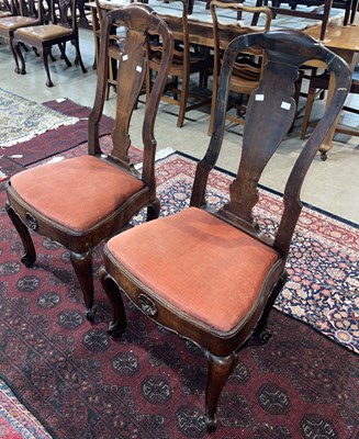 Lot 900 - A pair of 18th century Continental dining...