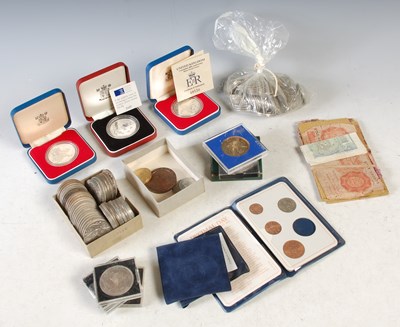 Lot 106 - A collection of assorted vintage crowns; proof...