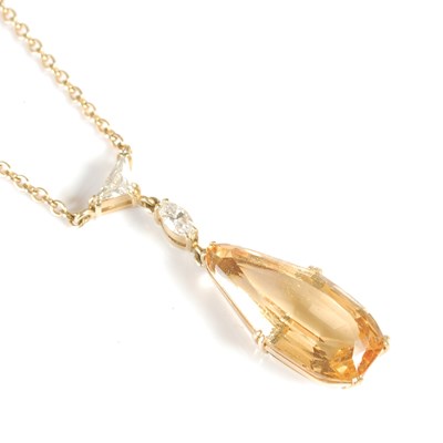 Lot 134 - A yellow metal necklace, tests as 9ct gold,...