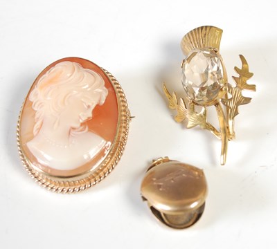 Lot 197 - A group of gold jewellery to include a 9ct...