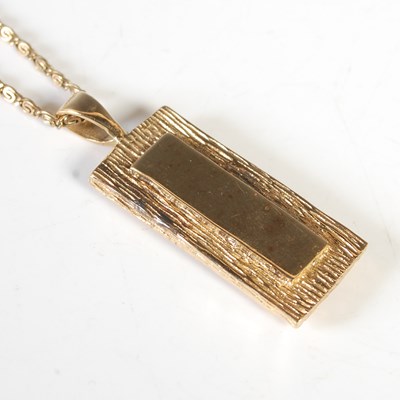 Lot 199 - A 9ct gold necklace suspending a 9ct gold...