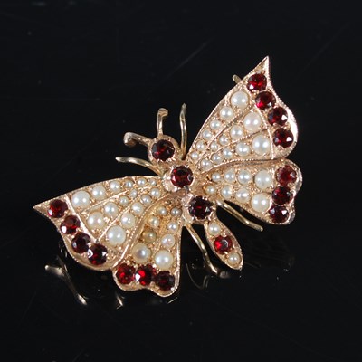 Lot 178 - A 9ct gold garnet and split pearl butterfly...