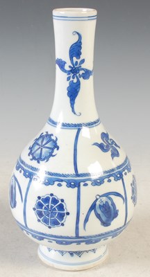 Lot 226 - A Chinese porcelain blue and white bottle vase,...