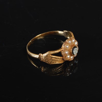 Lot 287 - A yellow metal split pearl and cameo carved...