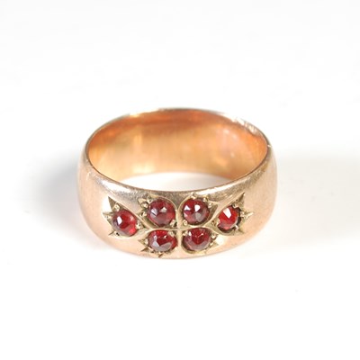 Lot 39 - A late 19th / early 20th century yellow metal...