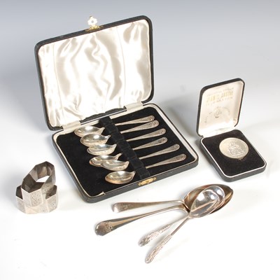 Lot 95 - A cased set of six Sheffield silver teaspoons;...
