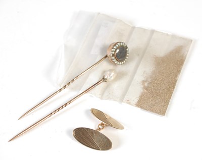Lot 157 - A single 9ct gold cufflink, 1.7g; a yellow...