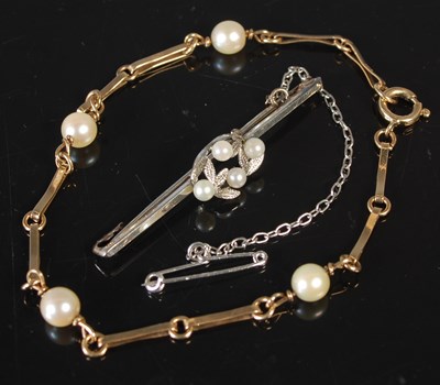 Lot 163 - A small group of jewellery, to include a 9ct...