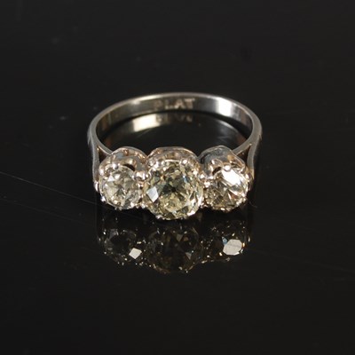 Lot 189 - A white metal three stone diamond ring,...