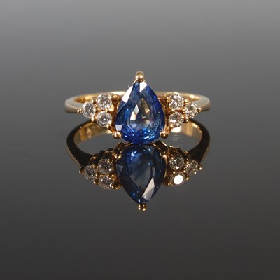Lot 197 - A yellow metal sapphire and diamond set...