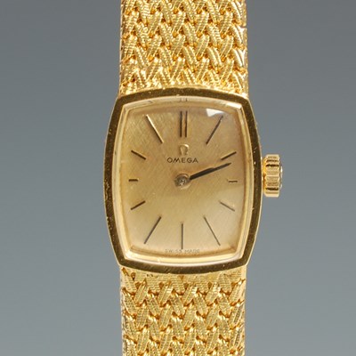 Lot 9 - A vintage ladies Omega 18ct gold bracelet...