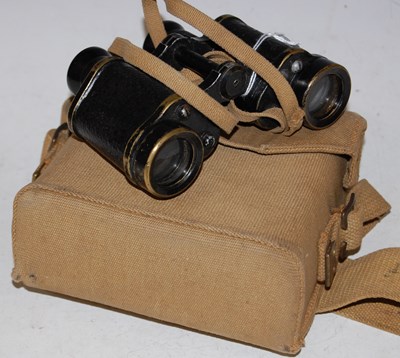 Lot 275 - Militaria Interest - A cased set of British...