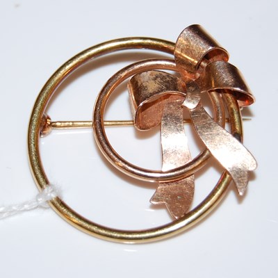 Lot 62 - A yellow metal circular brooch with...