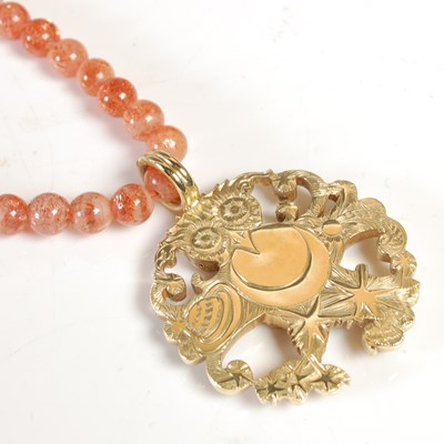 Lot 12 - Malcolm Appleby, an 18ct gold owl pendant,...
